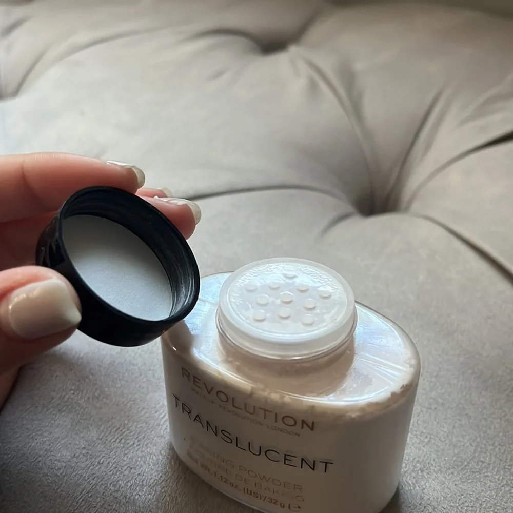 Revolution Translucent baking powder - Picture 3 of 3
